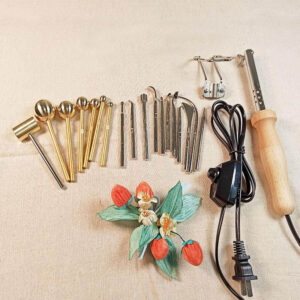 Aparat electric pentru modelajul florilor textile si piele naturala